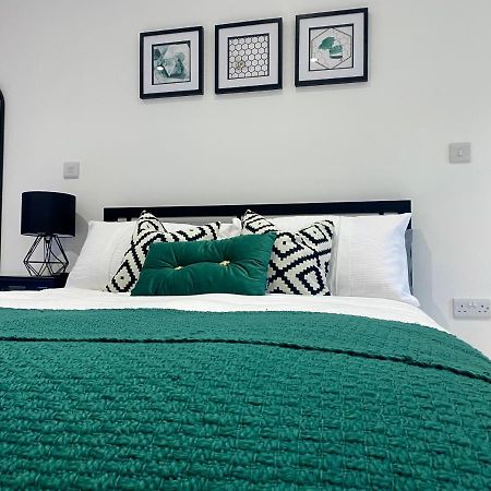 Stylish Studio Apartment In Centre Of St Clears Eksteriør billede