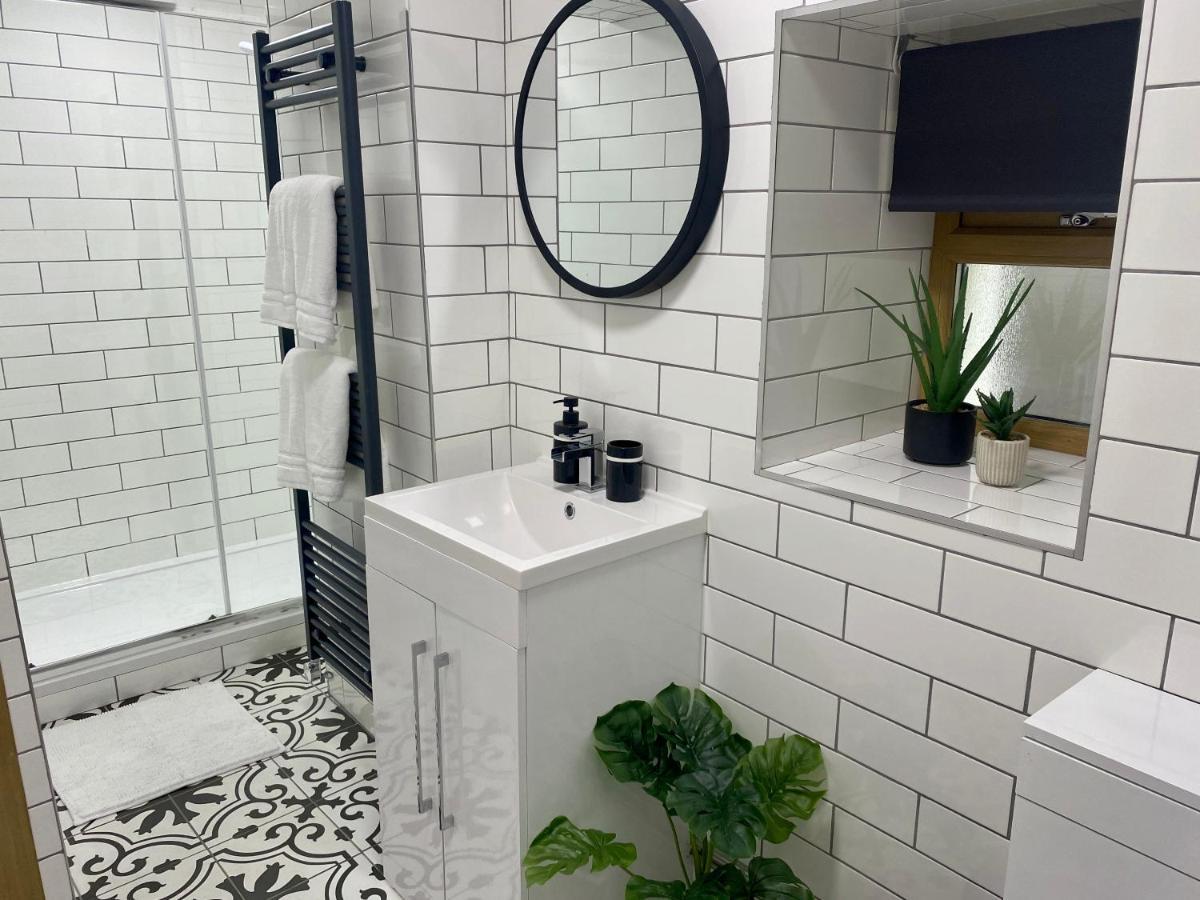 Stylish Studio Apartment In Centre Of St Clears Eksteriør billede