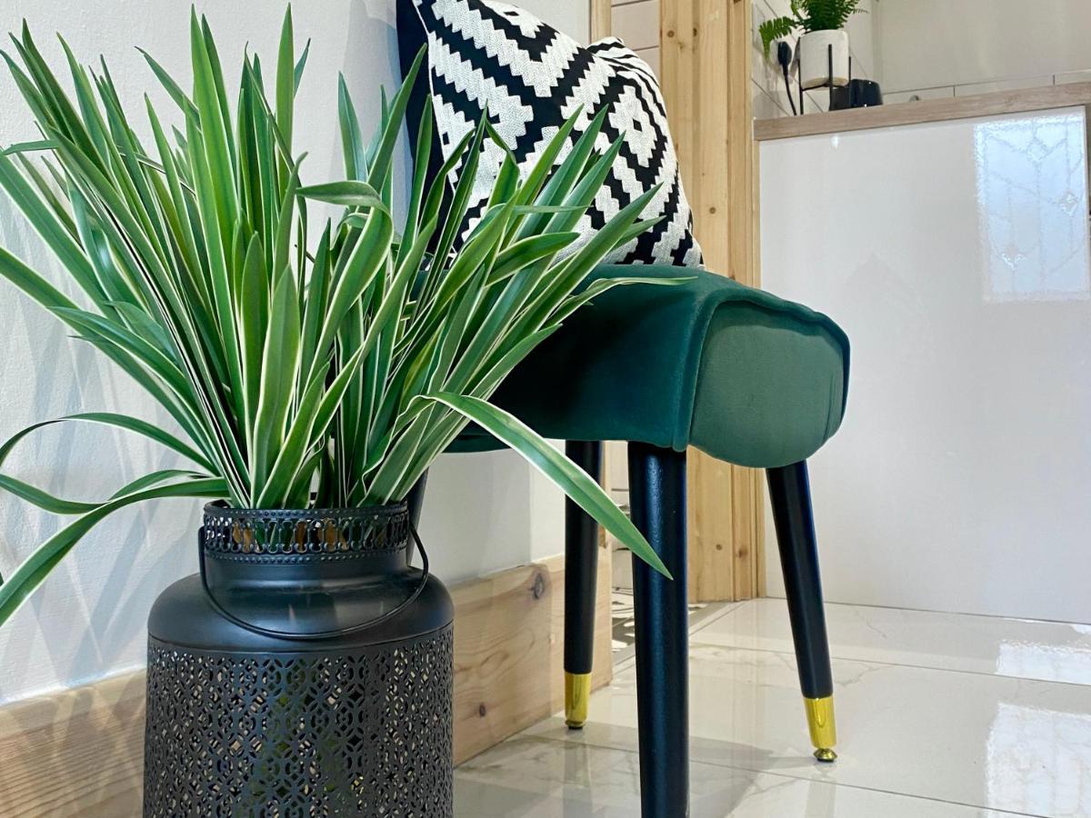 Stylish Studio Apartment In Centre Of St Clears Eksteriør billede