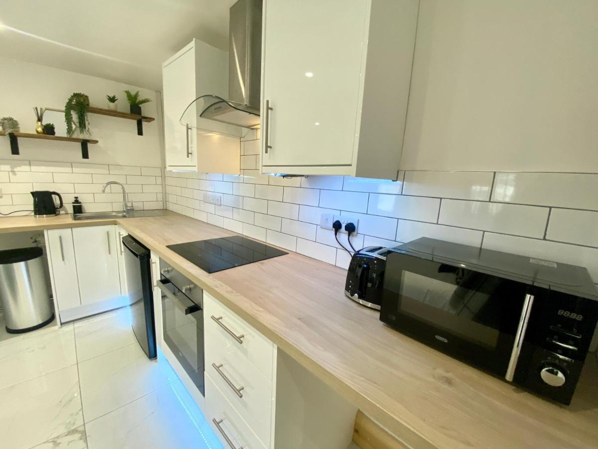 Stylish Studio Apartment In Centre Of St Clears Eksteriør billede