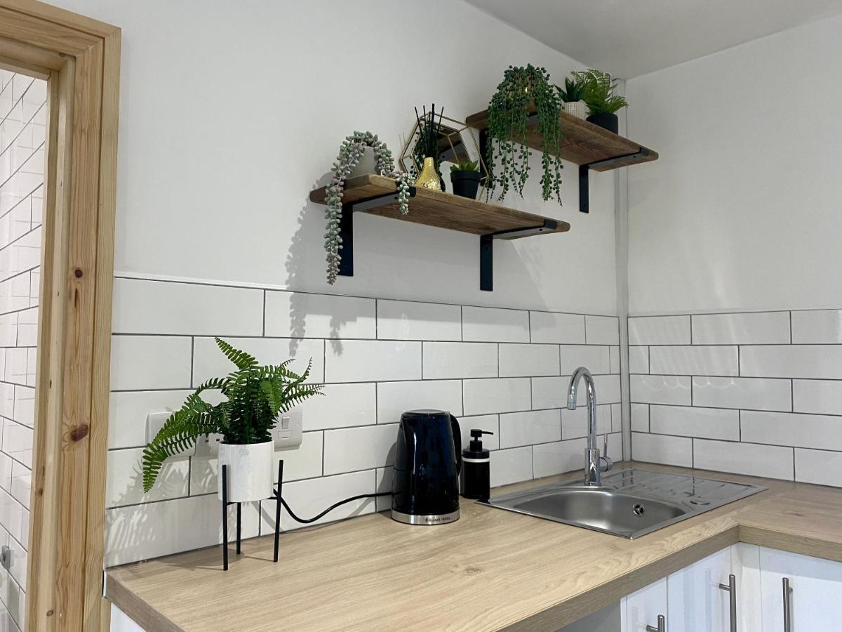 Stylish Studio Apartment In Centre Of St Clears Eksteriør billede