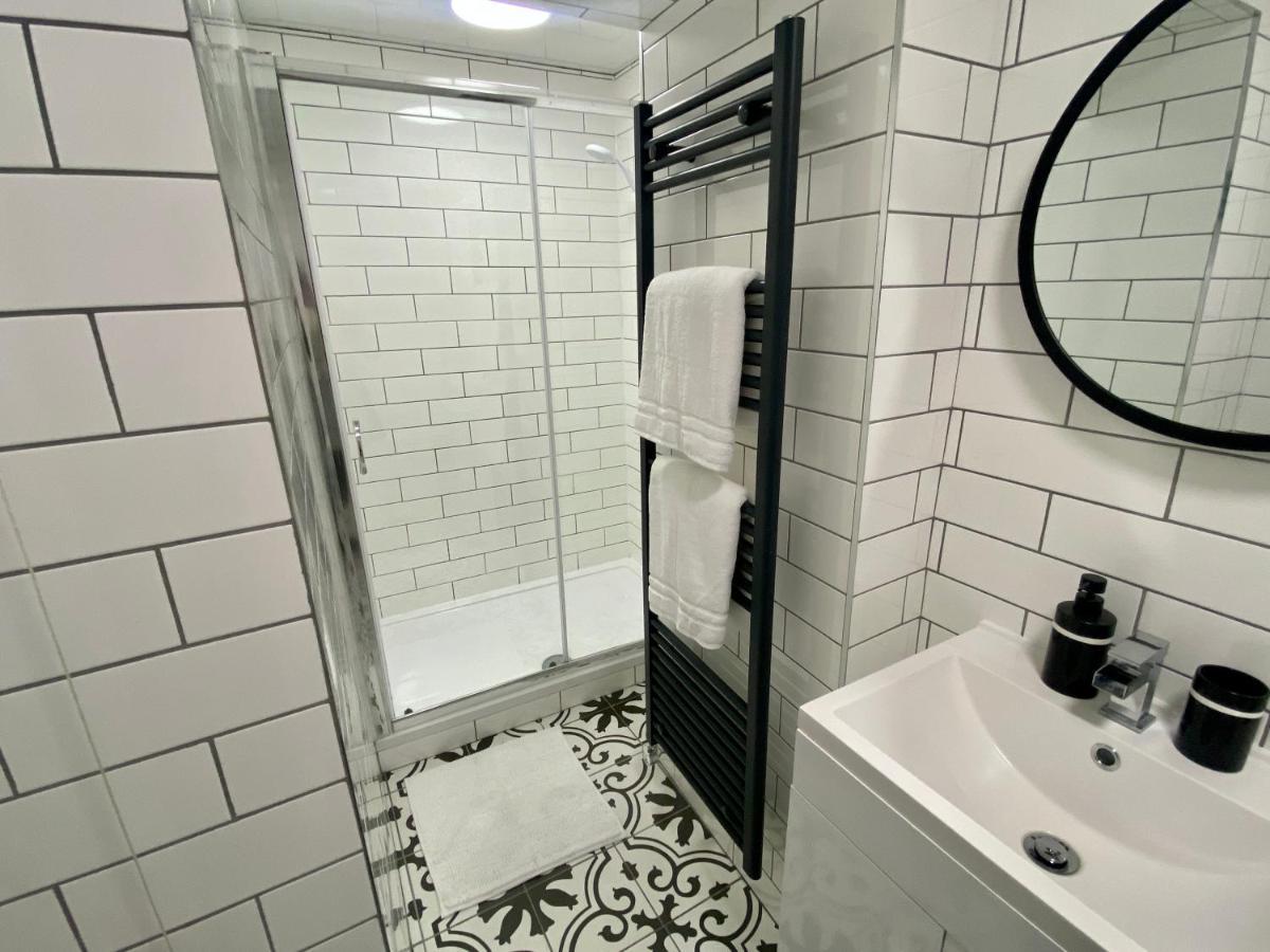 Stylish Studio Apartment In Centre Of St Clears Eksteriør billede